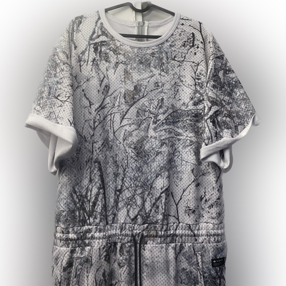 Adidas jumpsuit wmns sz Lg